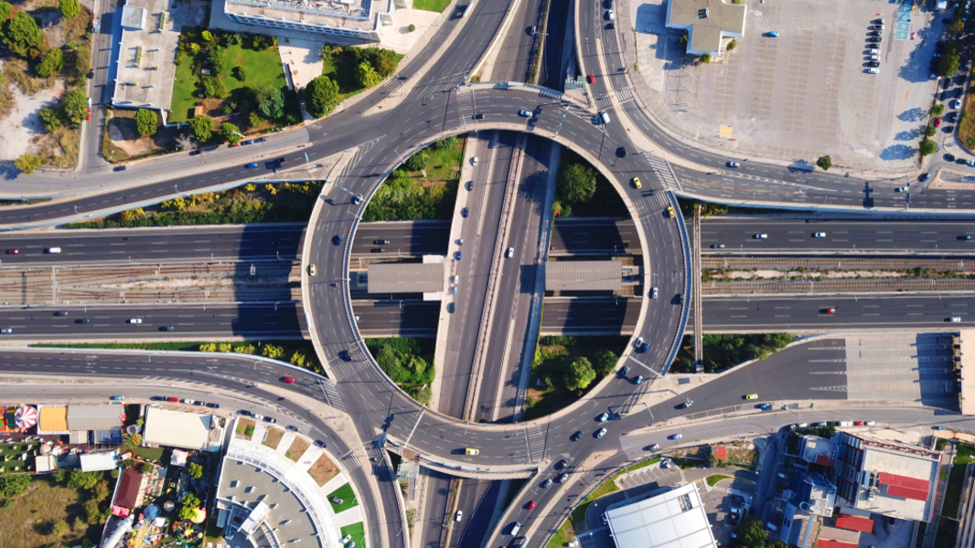 Road junction. Два кольца транспортная развязка друг над другом. Spaghetti Junction. Elevated Overpasses.